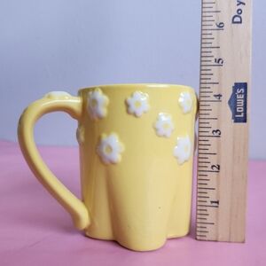 Sheffield Home 18oz Spring Flower Coffee Mug. Embossed w/daisy floral patterns